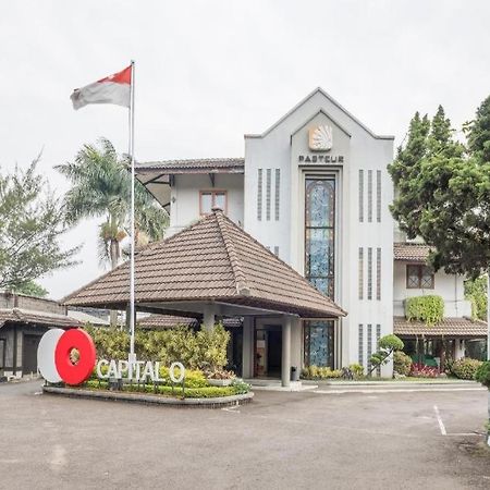 Capital O 874 Hotel Nyland Pasteur Бандунг Экстерьер фото